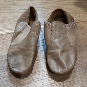 Capezio Toddlers Slip-On Moccasins in Tan